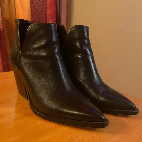 Vince Camuto “Gidgeta” black leather pointed toe heeled ankle boots size 10 - Picture 1 of 8